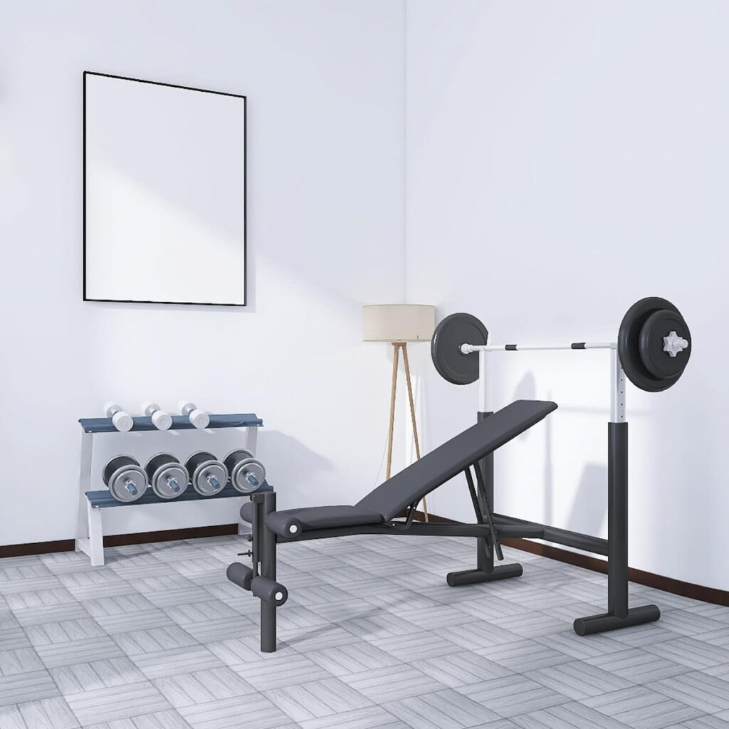equipamiento básico home gym con mancuernas, bandas y barra de dominadas.