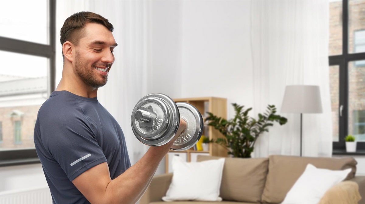mancuernas para entrenar en casa con diferentes pesos.